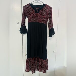 Elegant Black and Red Patterned Dress